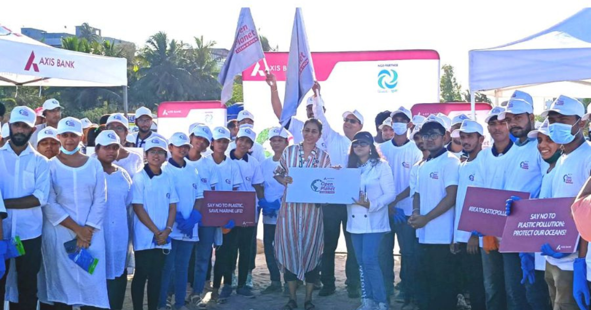 Axis Bank organizes cleanliness drive at Juhu Beach in Mumbai